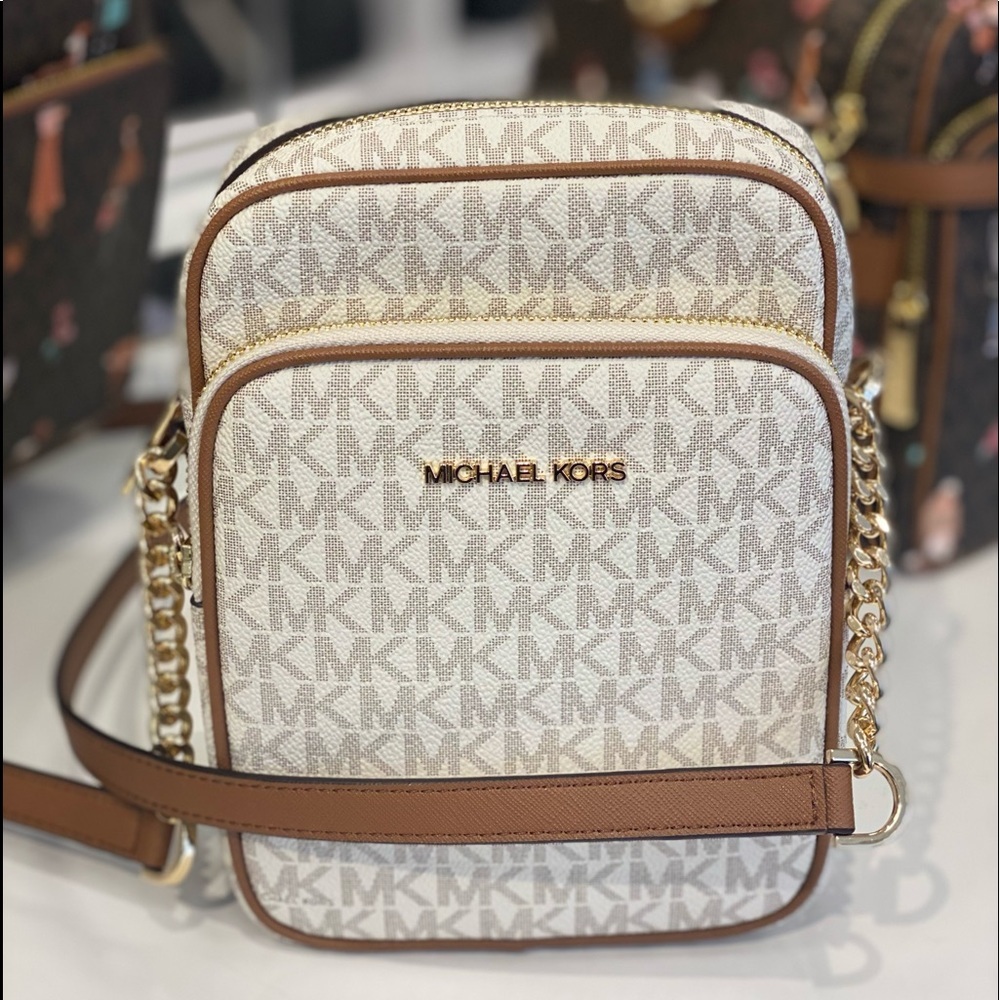 Michael Kors Flight Crossbody Vanilla - Picture 6 of 8